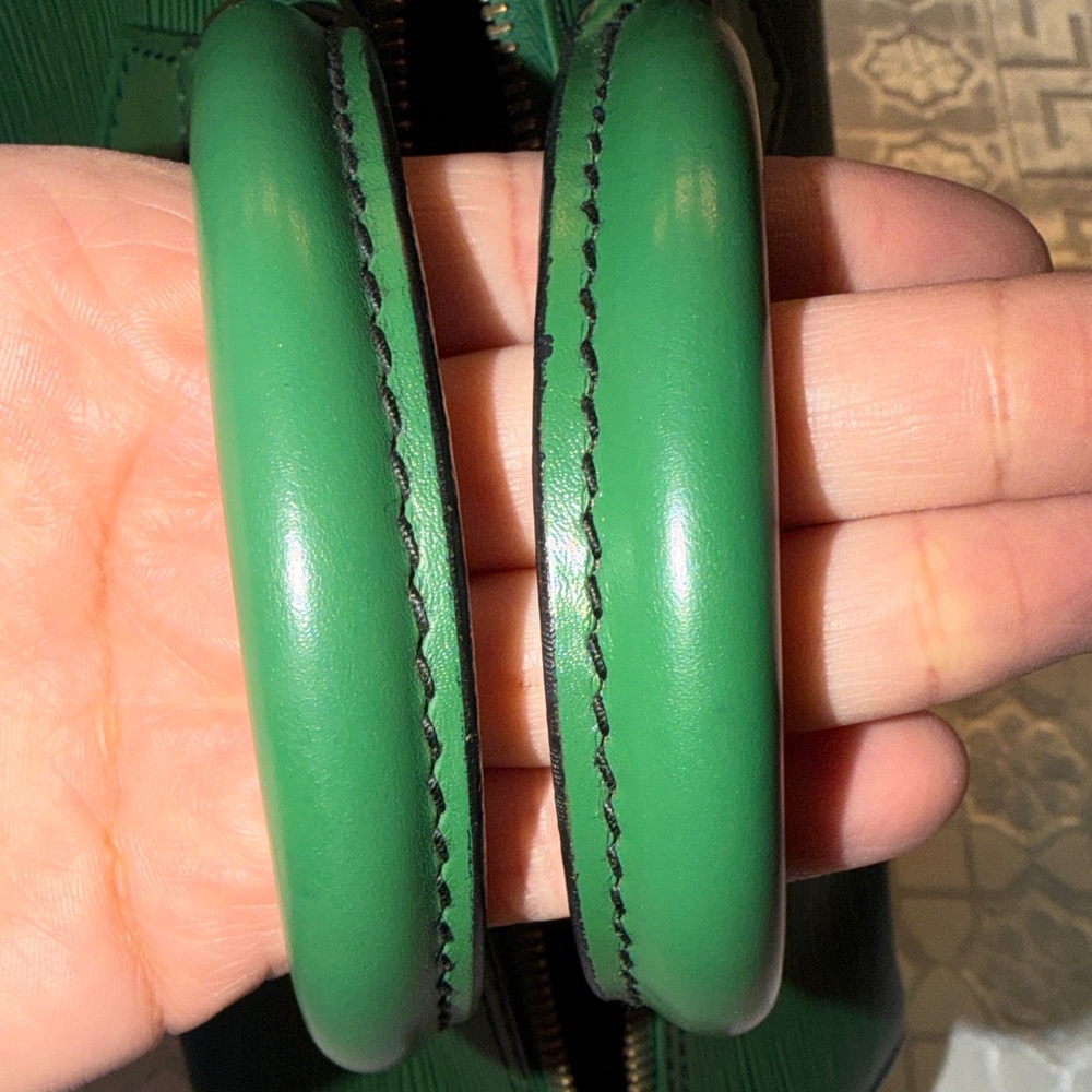 Authentic Vintage Louis Vuitton Speedy 25 in Epi Leather - Picture 8 of 16